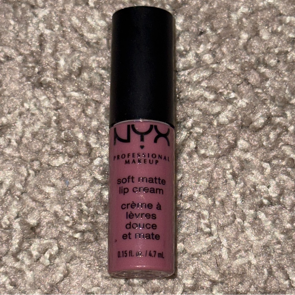 NYX Professional Makeup Soft Matte Metallic Lip Cream - Mini Size - Vienna